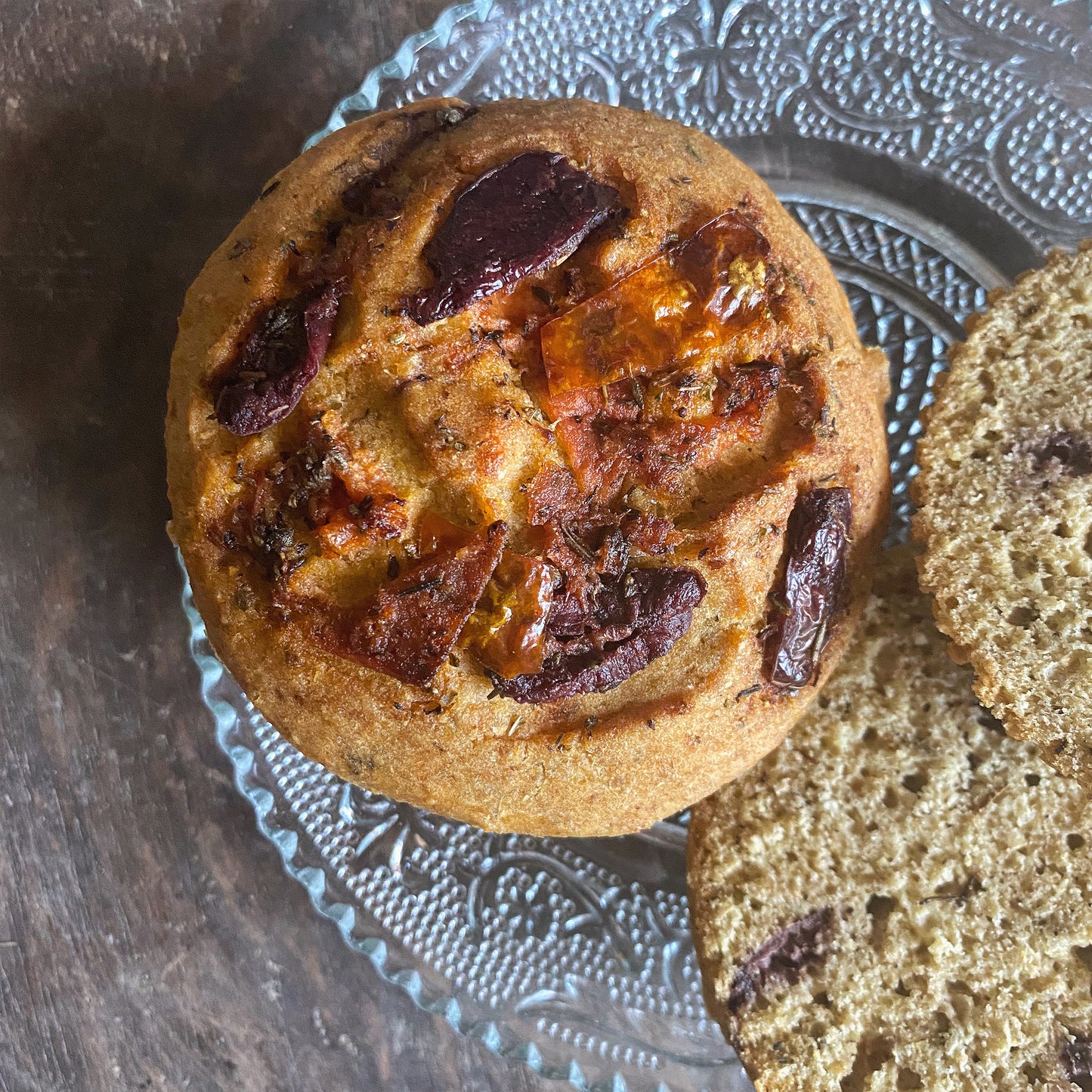 HIGH FIBRE BREAD WITH MIX (TOMATO & OLIVE)