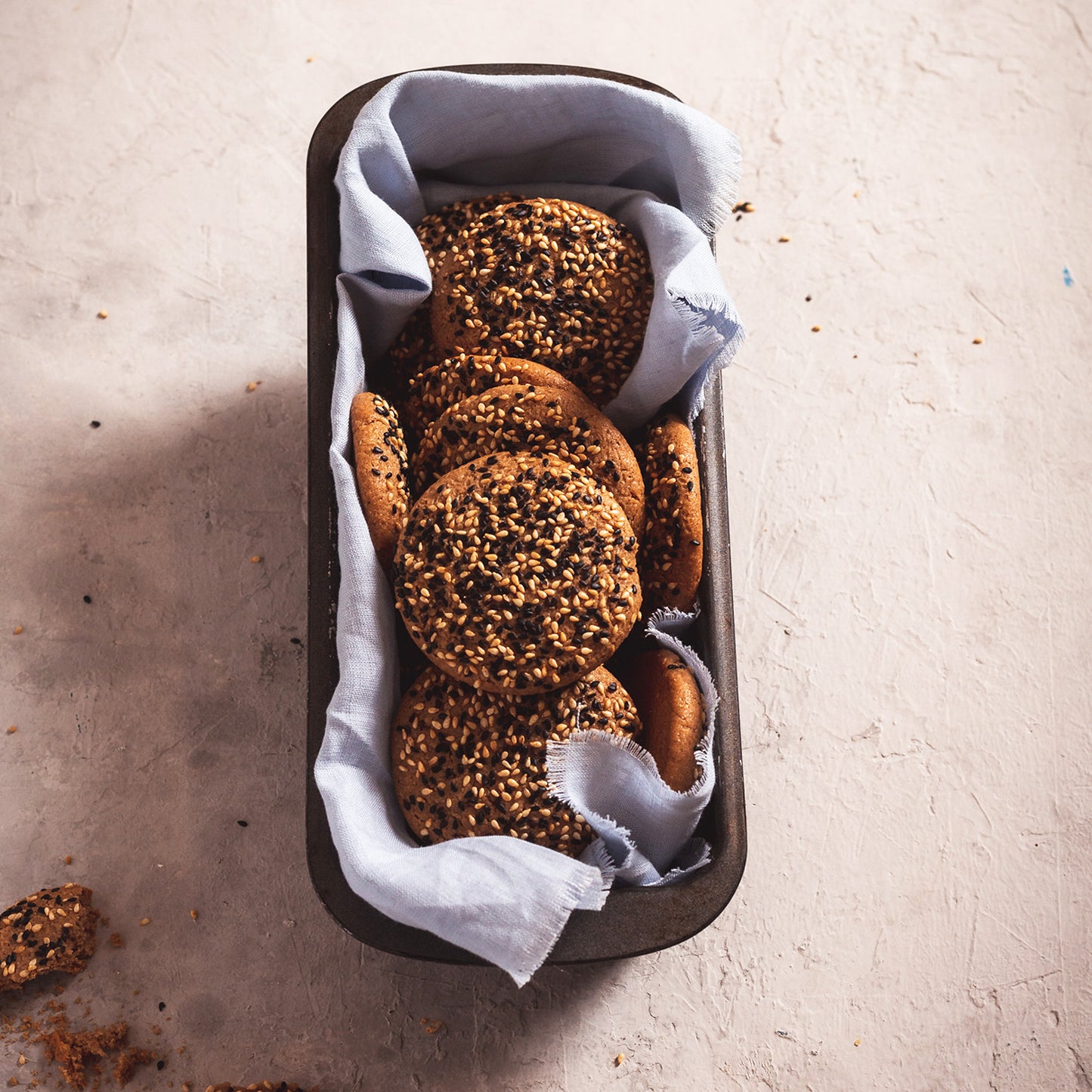 SESAME BLACK HONEY